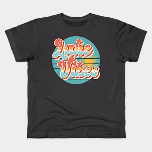 Lake vibes Sun Vacation Summer Retro fashion 80s Kids T-Shirt